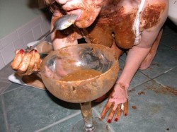 femme_scato_lagau
